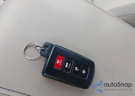 2013 Toyota Camry Xle z USA, uszkodzony, nr VIN 4T4BF1FK3DR283063